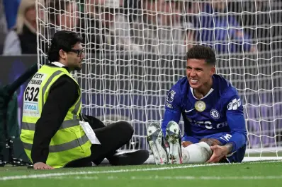 Enzo Fernández encendió las alarmas en Chelsea tras salir con molestias en la Premier League