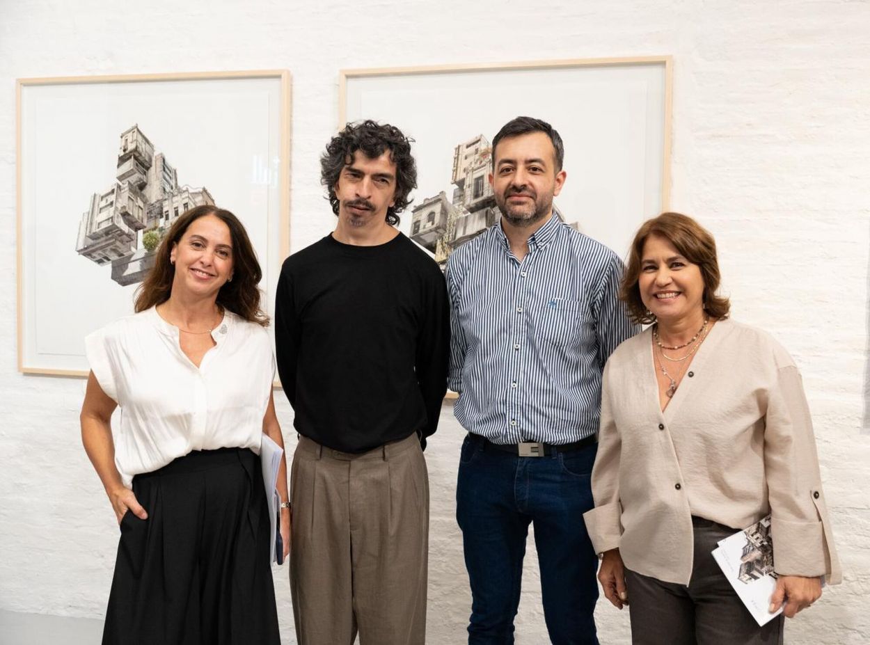 LA INAUGURACIÓN. El curador Soria Vázquez y Salvatierra, junto a Forenza y Sabeh, de Biomba.