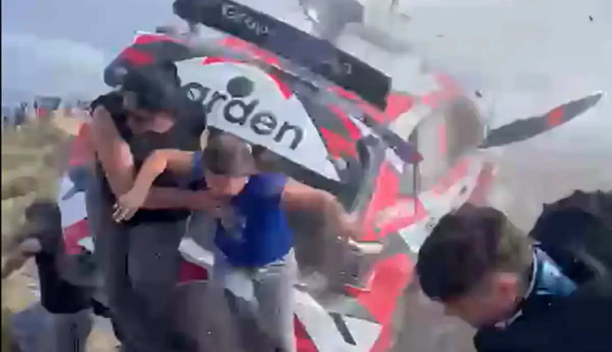 En el Rally Sudamericano, un fanático falleció luego de que un auto se saliese del recorrido de Mina Clavero.