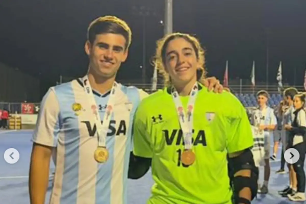 Luca Dulor y Delfina Lazcano, campeones panamericanos con la selección de hockey sobre césped.