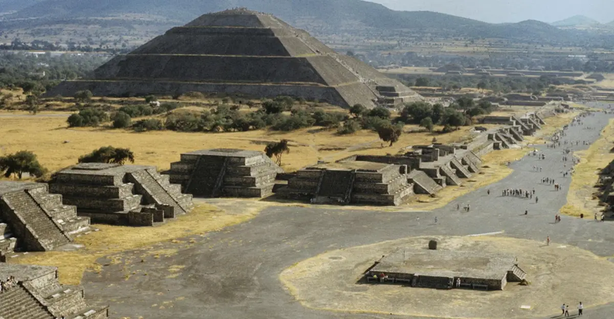 Tiroteo en las pirámides de México: un hombre mató a una turista y se quitó la vida