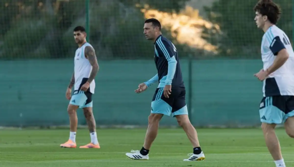EN TODOS LOS DETALLES. Scaloni no quiere sorpresas de último momento y llevará varios jugadores de reserva a la preparación de cara al Mundial.