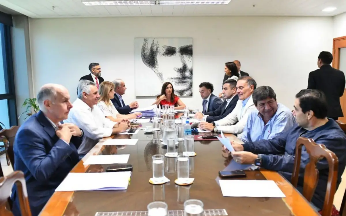 TRABAJO EN COMISIÓN. Los parlamentarios que integran Asuntos Constitucionales e Institucionales escucharán los fundamentos de cada propuesta.