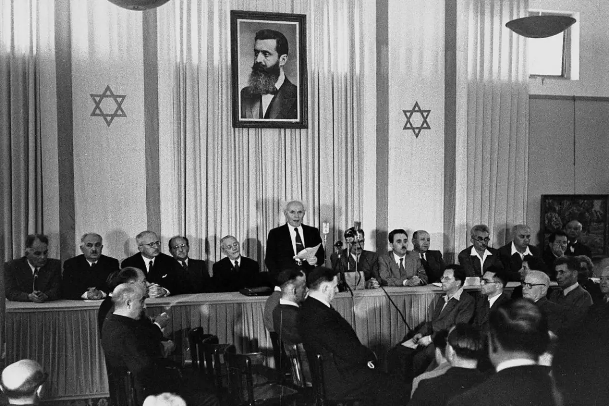 MENSAJE. Ben Gurión lee el Acta de Independencia de Israel, el 14 de mayo de 1938, en Tel Aviv.