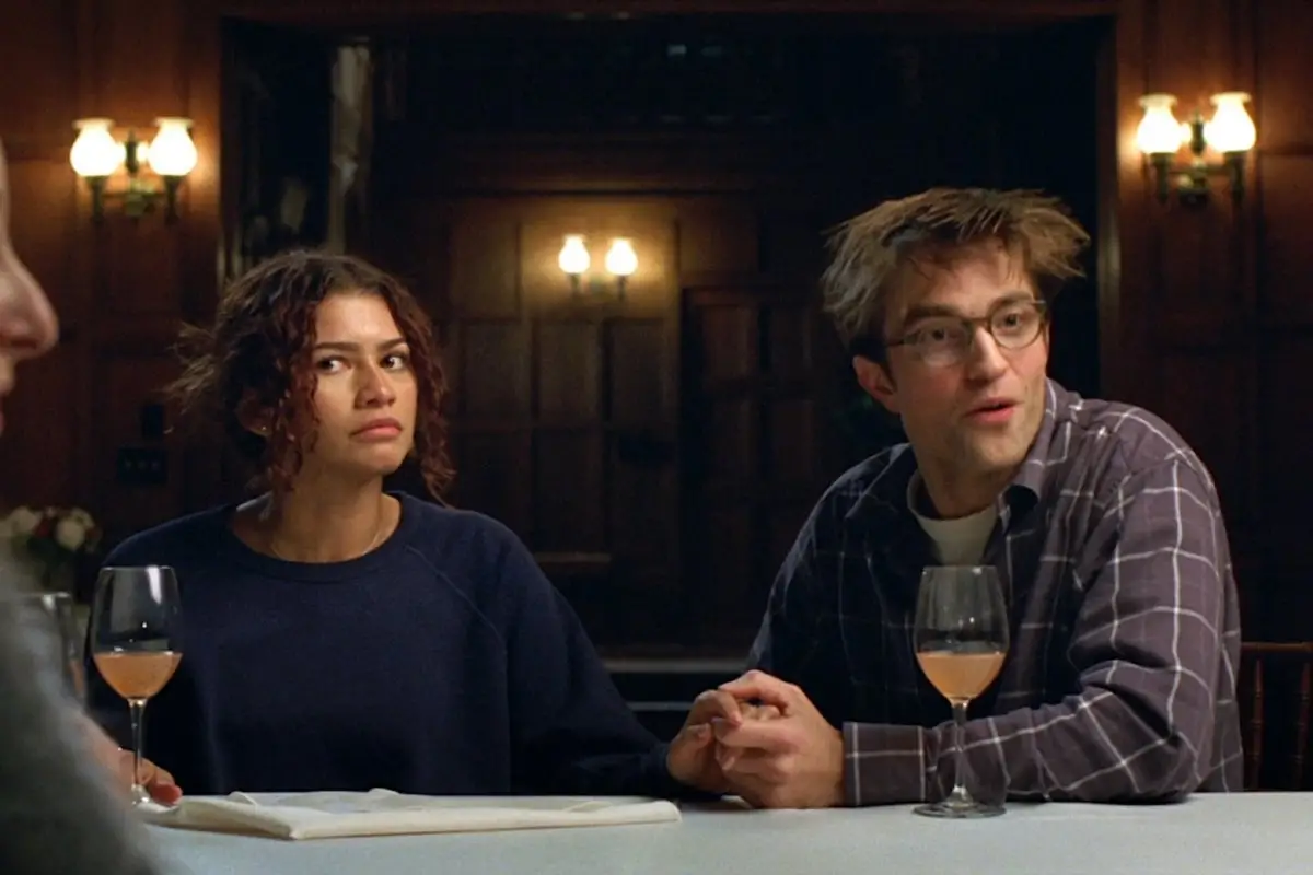 PROTAGONISTAS. Zendaya (Emma) y Robert Pattinson (Charly) le dan vida a El Drama, de Kristoffer Brolgi. 