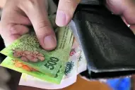 Los salarios formales volvieron a perder contra la inflación en marzo