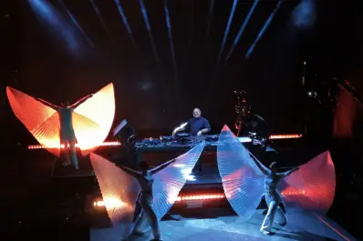 La “rave divina”: dos mundos unidos por el cura brasileño Guilherme Peixoto