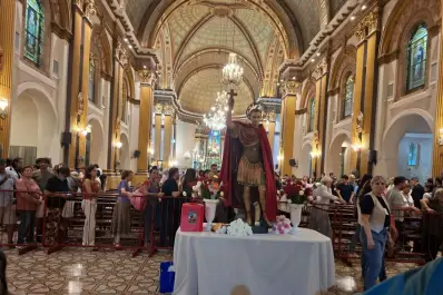 Día de San Expedito en Tucumán: ni la lluvia pudo frenar el fervor de los fieles