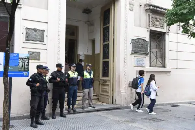 Amenazas de tiroteo: algunos colegios de Tucumán restringen el ingreso con mochilas