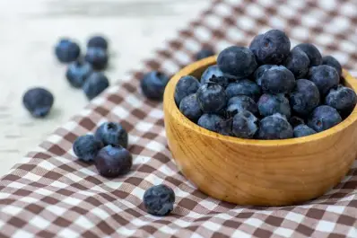 Por qué los expertos recomiendan comer fruta justo antes del almuerzo