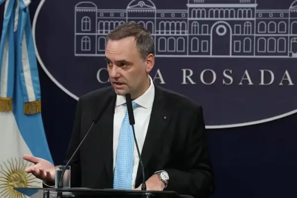 Va a estar bueno: Manuel Adorni se prepara para una sesión clave en Diputados