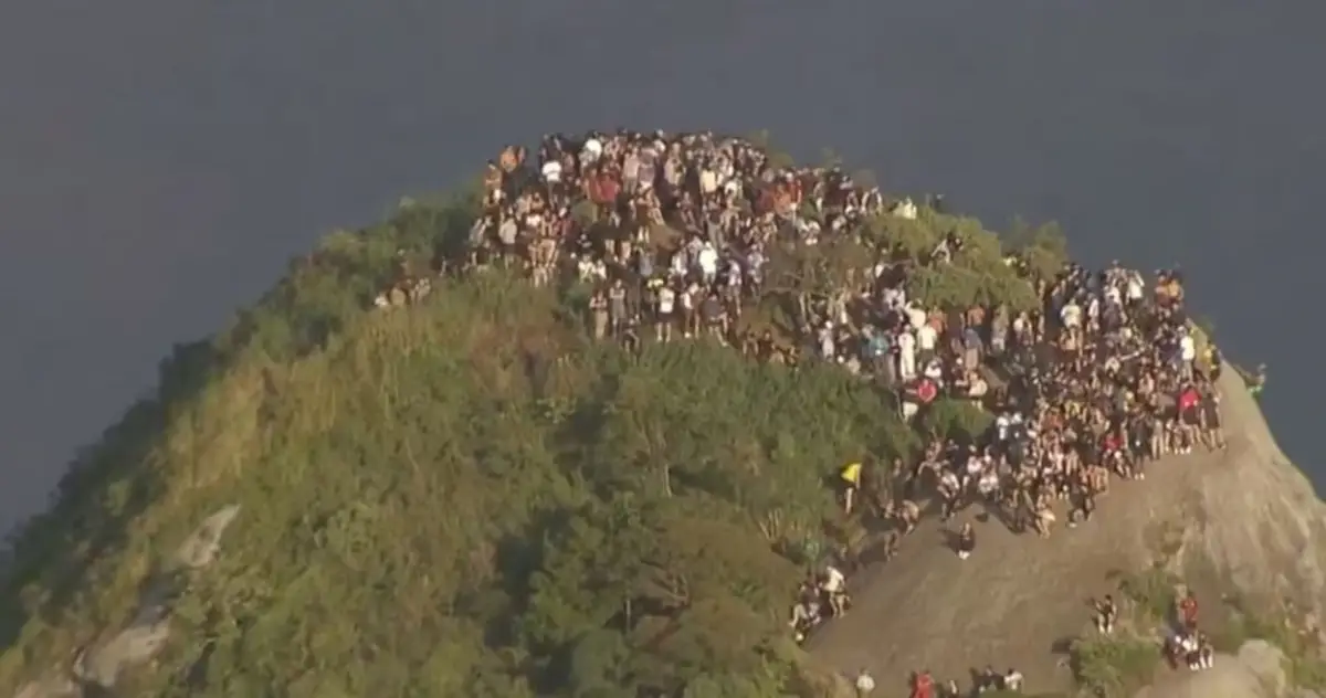 Policías vs. narcos: más de 200 turistas atrapados en un mirador de Río de Janeiro