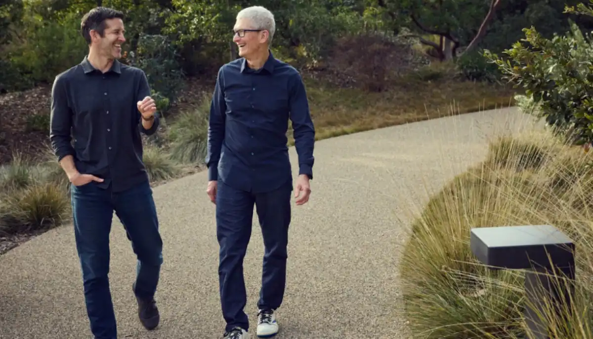 CAMBIA, PERO NO TANTO. Turnes (izquierda) es discípulo de Cook. Por un tiempo, Apple seguirá contando con la dupla. FOTO APPLESFERA