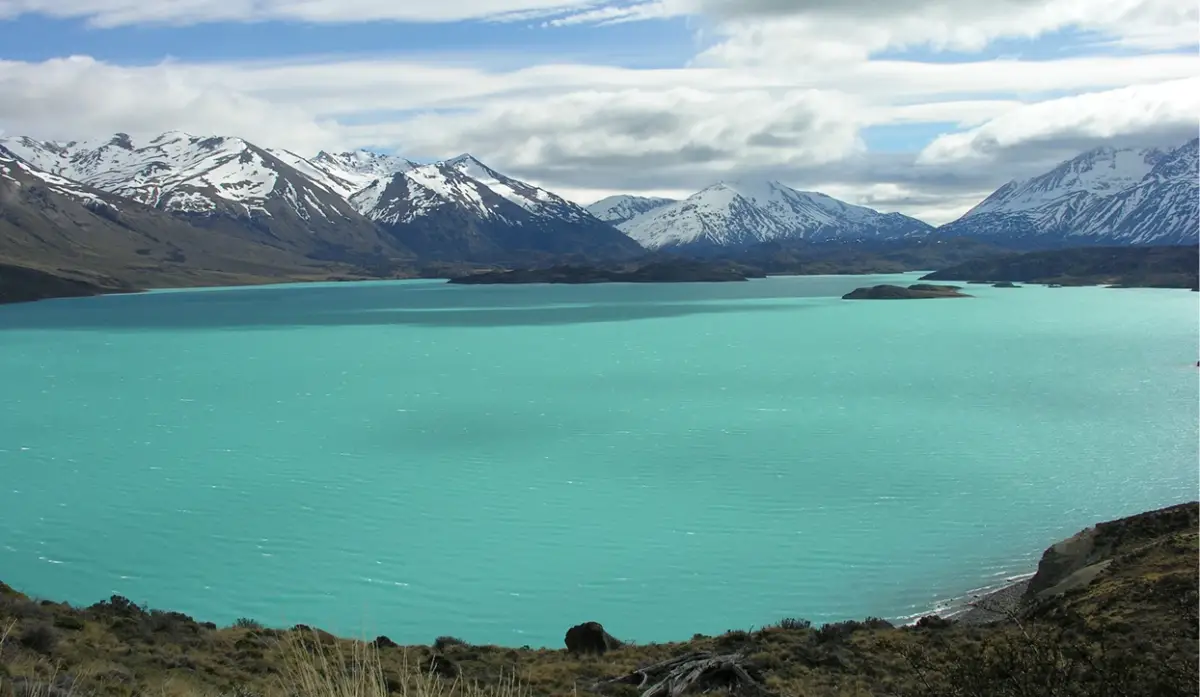 Lago Belgrano se esmplaza en la Patagonia profunda. 