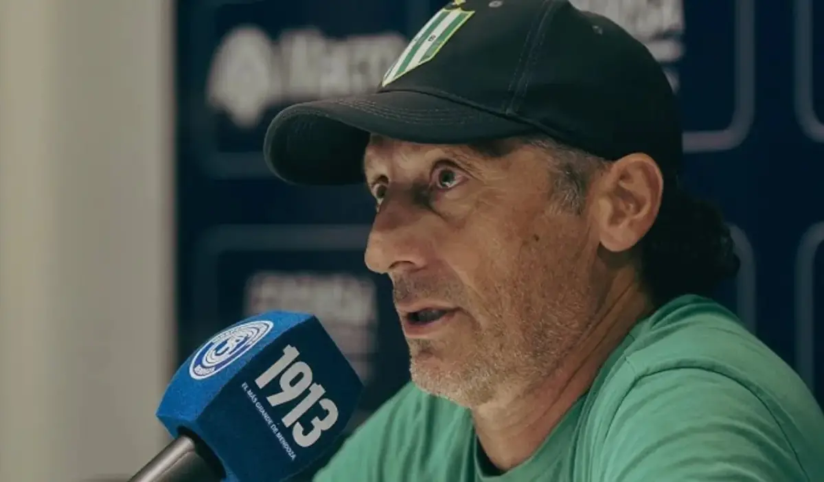 ENOJADO. Pedro Troglio enfrentó a los periodistas y aseguró que no dará un paso al costado.