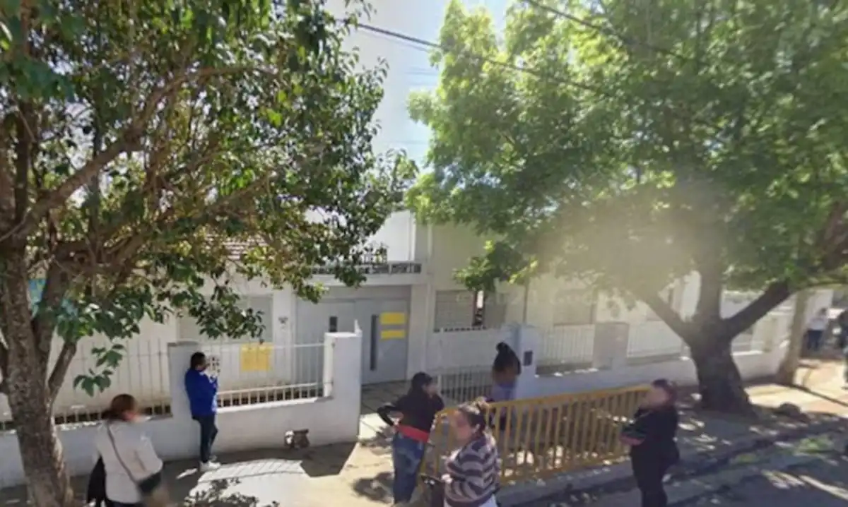 Tragedia en Córdoba: un alumno de 11 años se descompensó en el recreo y murió