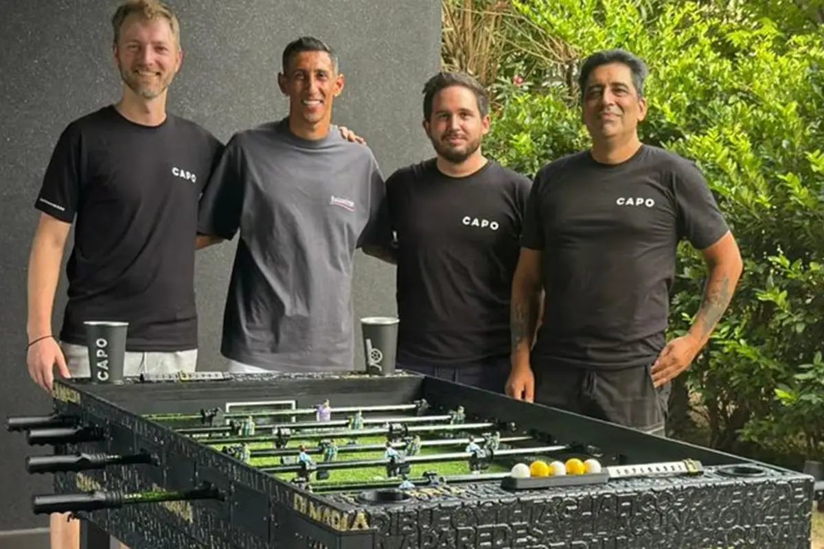 ENTRE AMIGOS. Capocannoniere ya llegó a Ángel Di María y ahora tiene otro objetivo ambicioso: que su próximo destino sea Lionel Messi. / CAPOCANNONIERE