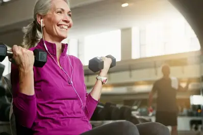 ¿Es peligroso levantar pesas si tené presión alta? Lo que dicen los expertos de Harvard