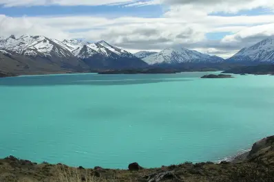 Dónde queda el lago más solitario de Argentina: un rincón de abrumador silencio y naturaleza imponente