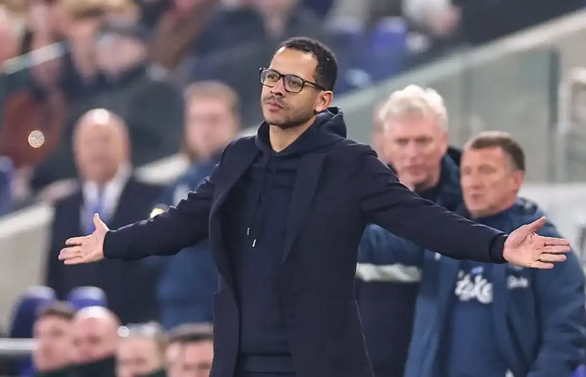 Chelsea echó a Liam Rosenior tras la derrota frente a Brighton por 3-0. 