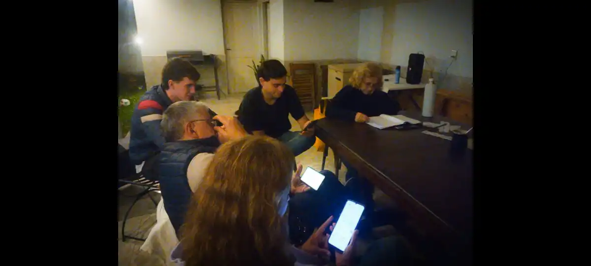 ENSAYOS. El elenco de “Un autógrafo”, la obra que propone revivir el 2 de abril.