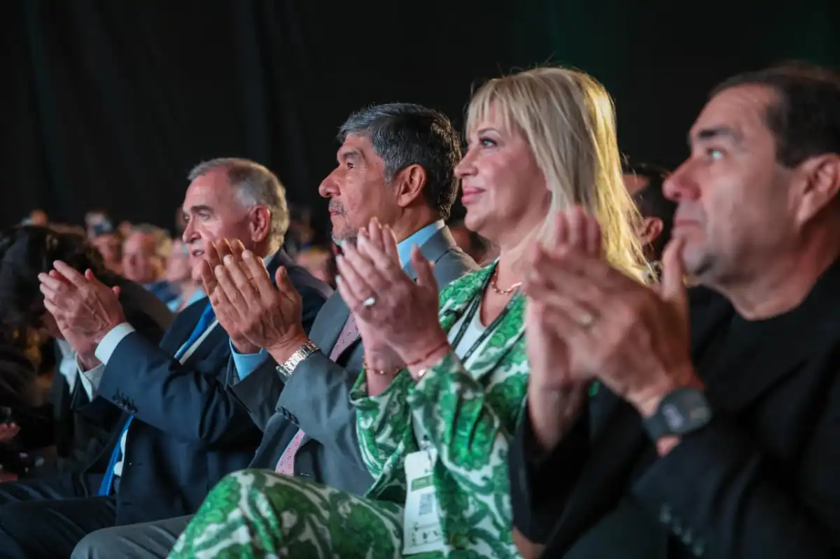 PRESENCIA. Jaldo, Acevedo y Chahla, durante el acto inaugural del foro.
