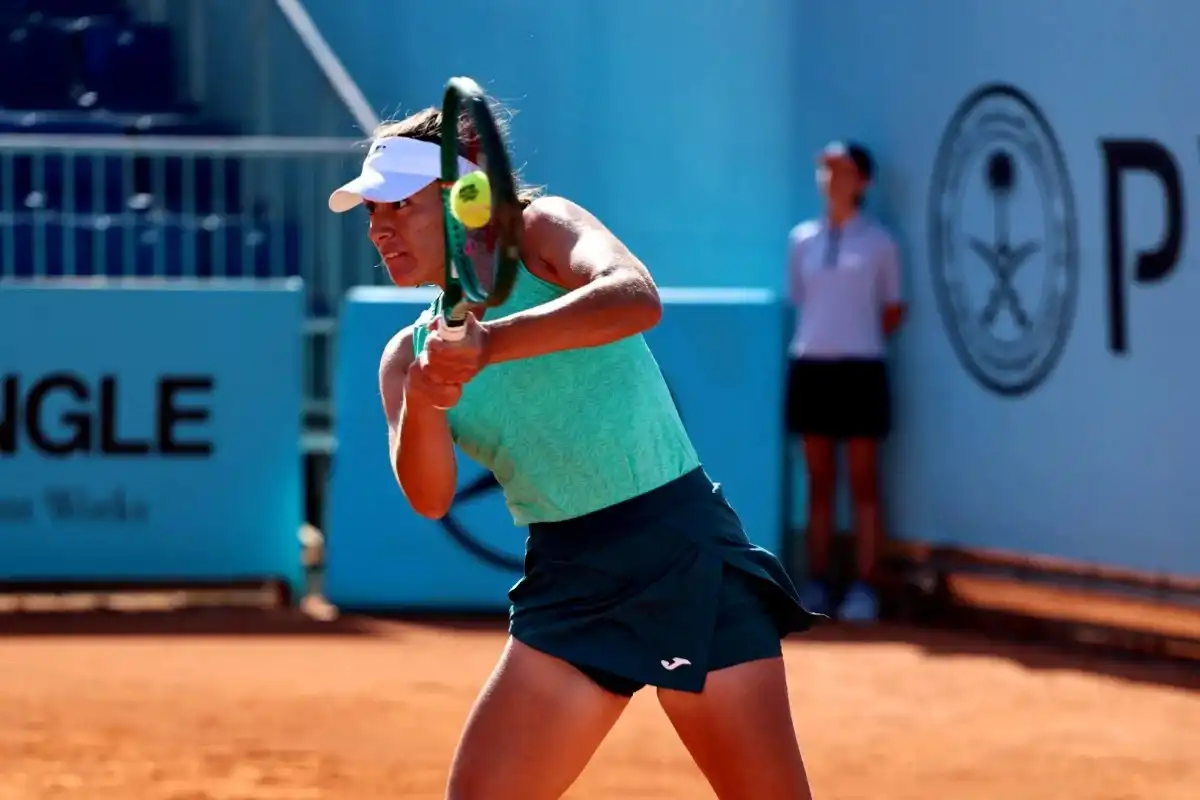 Solana Sierra dio el golpe en el Masters de Madrid: venció a una Top 40 y se metió en la tercera ronda