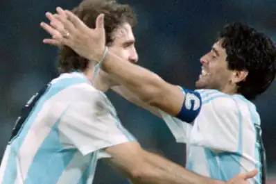 Ruggeri se quebró al recordar a Maradona: el video de la histórica cinta de capitán y la foto que lo conmovió