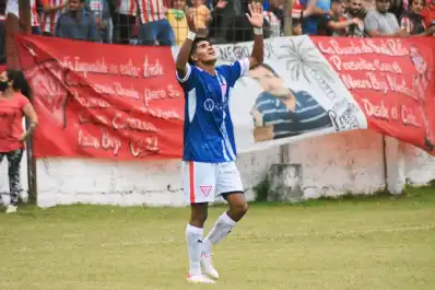 Trabaja en un ingenio, juega sin dormir y volvió a Bella Vista para cumplir un sueño