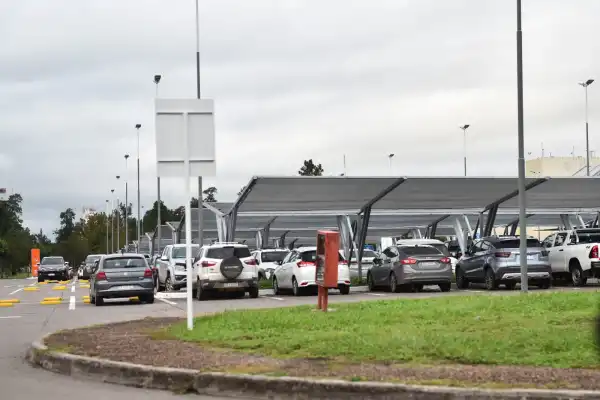 El estacionamiento del aeropuerto Benjamín Matienzo será ampliado un 50%