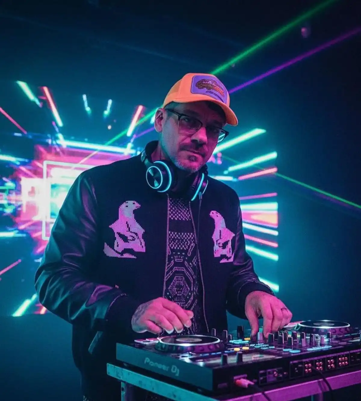 UN REFERENTE REGIONAL. Sergio Gatica trabaja en el universo del performance desde la década de 1990.