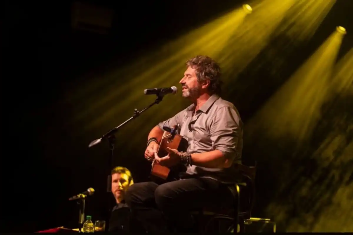 CERCANO. Iván Noble vuelve a Tucumán con una propuesta pensada especialmente para las salas teatrales, acompañado sólo por guitarra y piano. @ivanoble