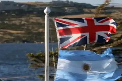 Malvinas, en el centro del debate: picante cruce entre un periodista británico, el hijo de Trump y Luis Caputo en redes sociales