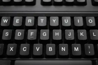 Los relieves en las teclas F y J no son un error: la habilidad que permiten desarrollar