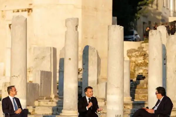 Macron pide que Europa reaccione a la crítica de Estados Unidos, Rusia y China