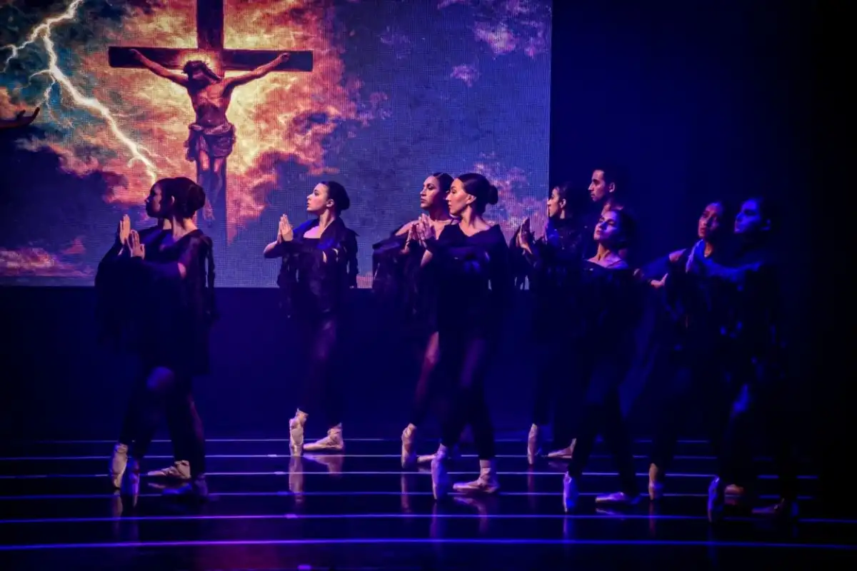 ELENCO DE LA FACULTAD DE ARTES. Función en el teatro Alberdi.