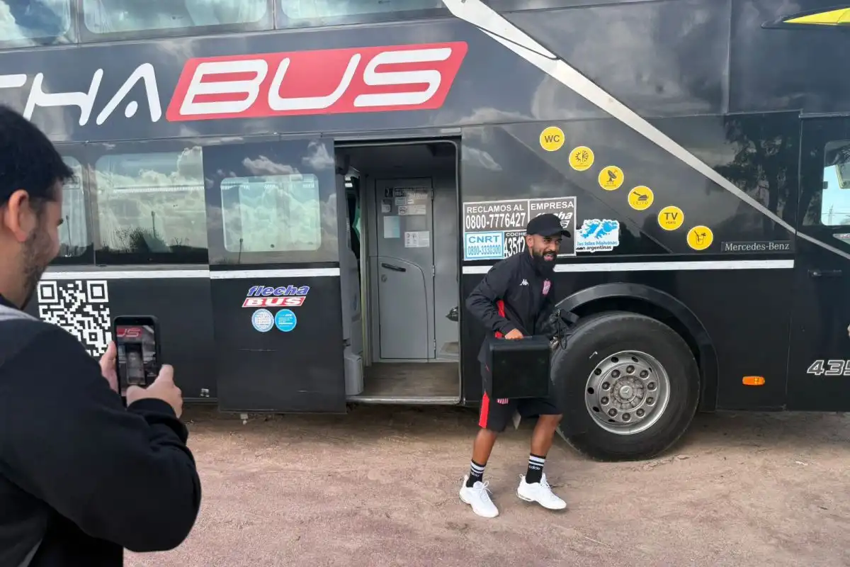 Así llegaba el plantel santo al estadio