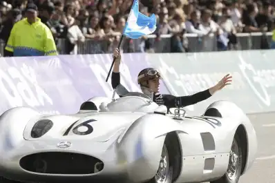 Franco Colapinto manejó la Flecha de Plata de Fangio en Buenos Aires y emocionó a todos