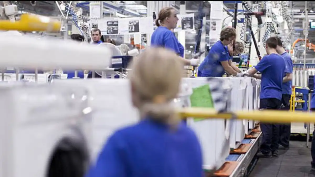 Crisis económica: Electrolux dejó de fabricar heladeras en Rosario y recortará el 80% de su personal