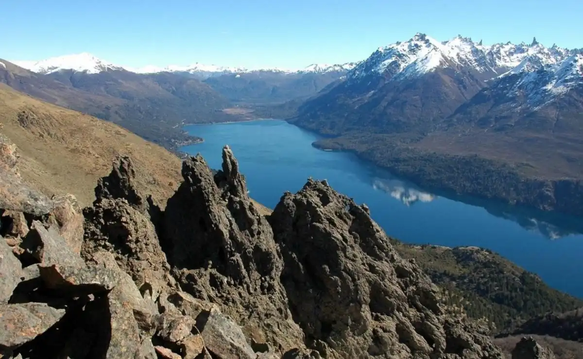Un bebé rodó por la pendiente de un cerro en Bariloche tras desprenderse una mochila de trekking