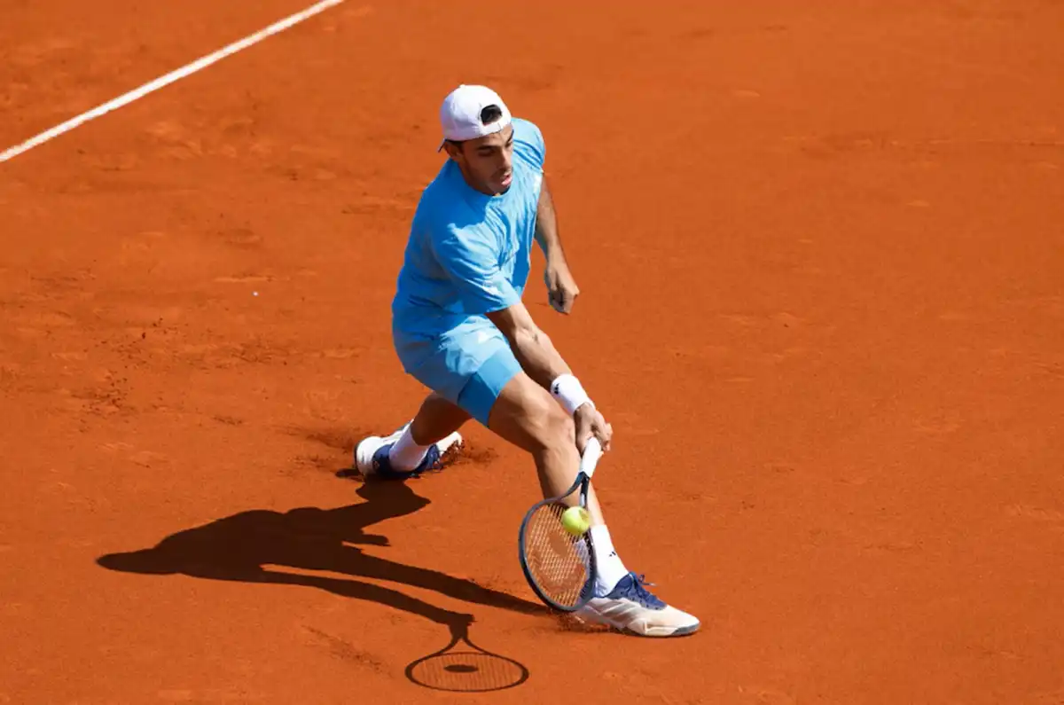 MADRID LE SONRÍE. Francisco Cerúndolo alcanzó por tercer año consecutivo la cuarta ronda del certamen español.