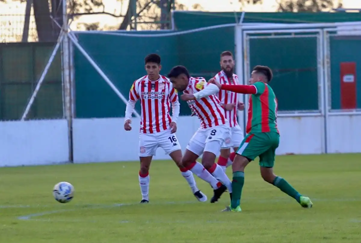POCA INFLUENCIA. El ingreso de Matías García no influyó demasiado para la generación en la mitad de la cancha. 