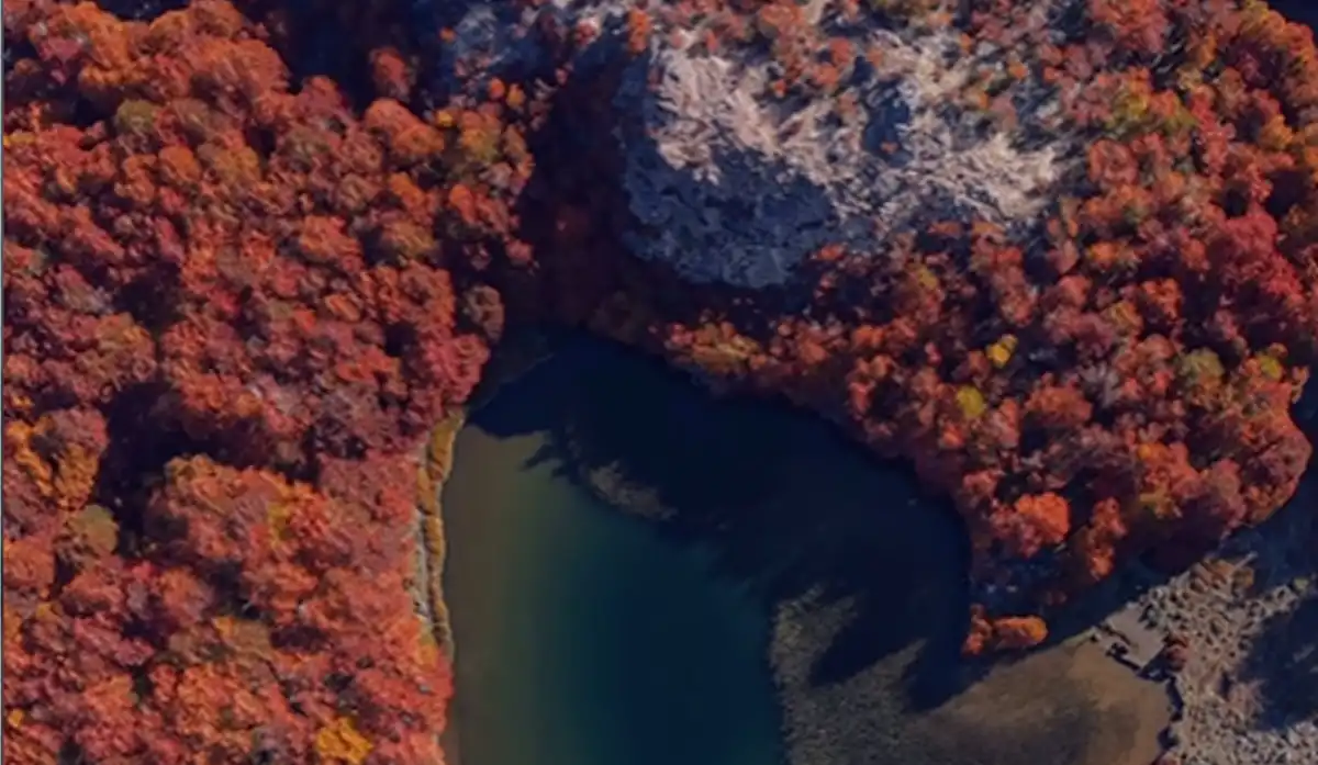 Circuito Cerro Lindo, con la laguna Jovita en el centro es uno de los lugares más espectaculares de Argentina. 