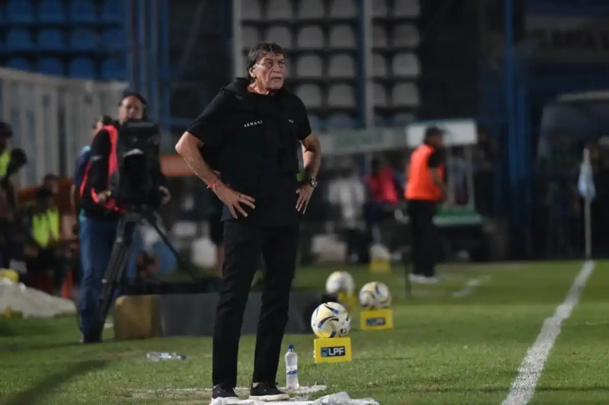 POCAS RESPUESTAS. Falcioni lamentó la falta de alternativas en el plantel, una carencia que quedó expuesta tras el análisis de sus últimas decisiones tácticas desde el banco.