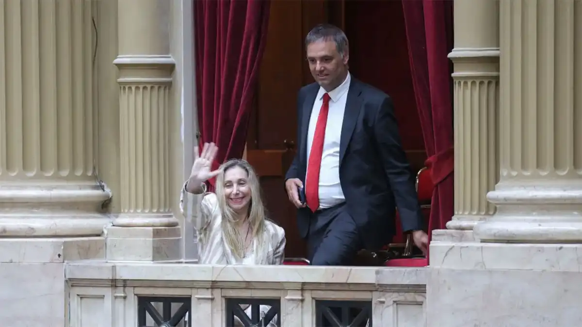 ACOMPAÑADO. Manuel Adorni recibirá el apoyo de Karina Milei y del presidente Javier Milei.