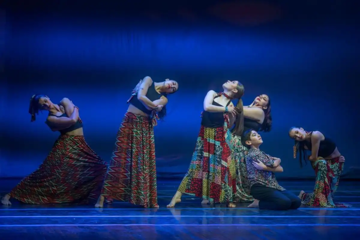 FUNDACIÓN BAJO JARDÍN. Una función especial en el teatro Alberdi.