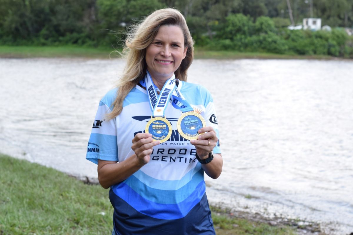 LOGRO. Maisano muestra las medallas del Oceanman que le abrieron la puerta al plano internacional.