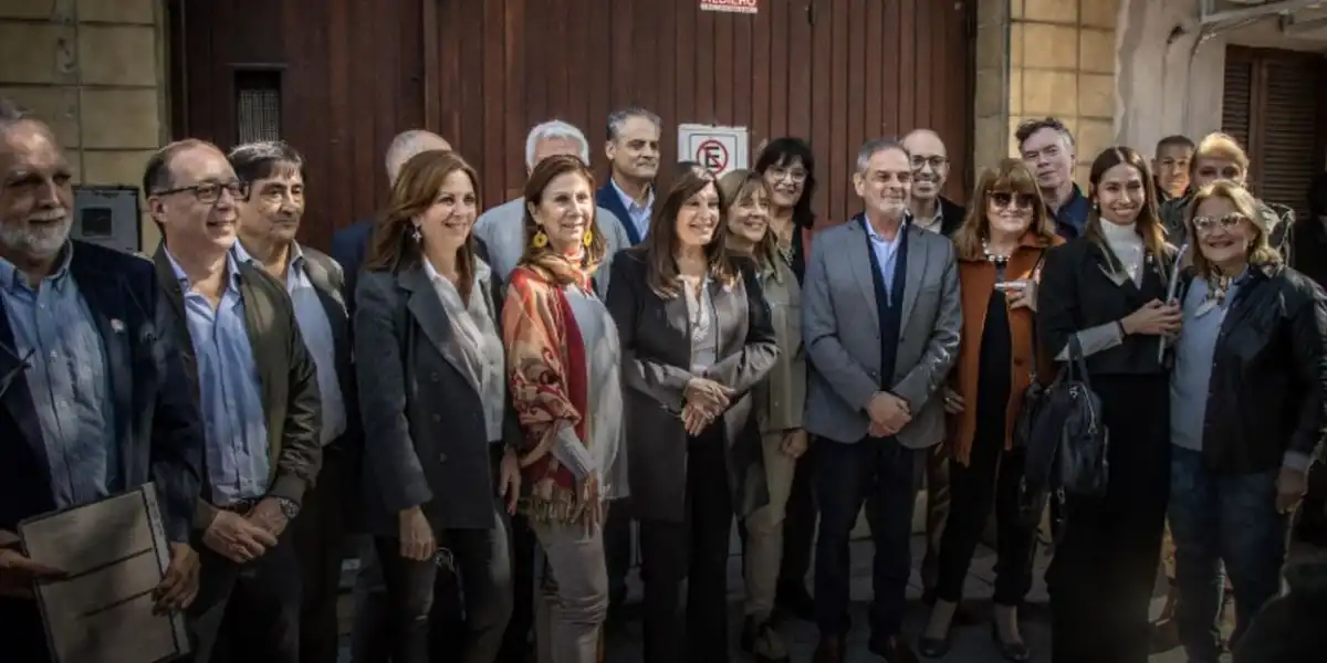 EN EL RECTORADO. El rector y la vicerrectora estuvieron acompañados por decanos de 11 unidades académicas, además de otros funcionarios. 