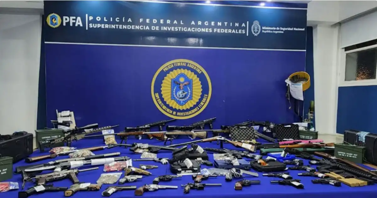RESULTADOS. Parte de las armas que secuestraron los federales durante los procedimientos realizados en varias provincias.
