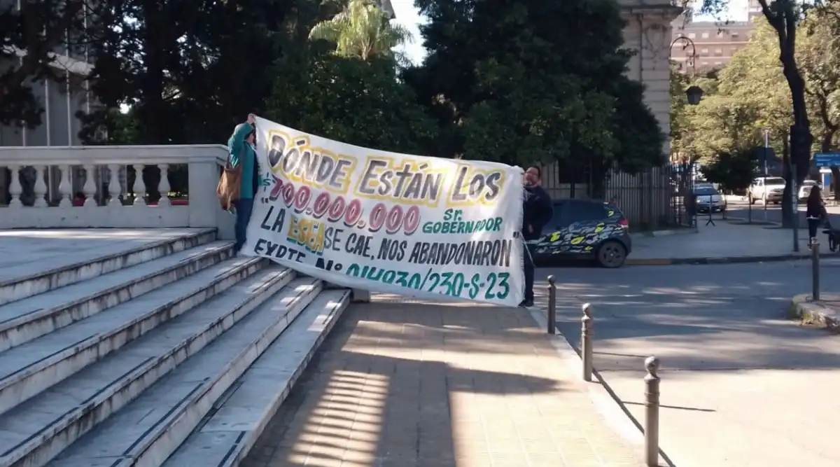 RECEPCIÓN CON PLANTEOS. Malestar de padres de alumnos de la ESEA,